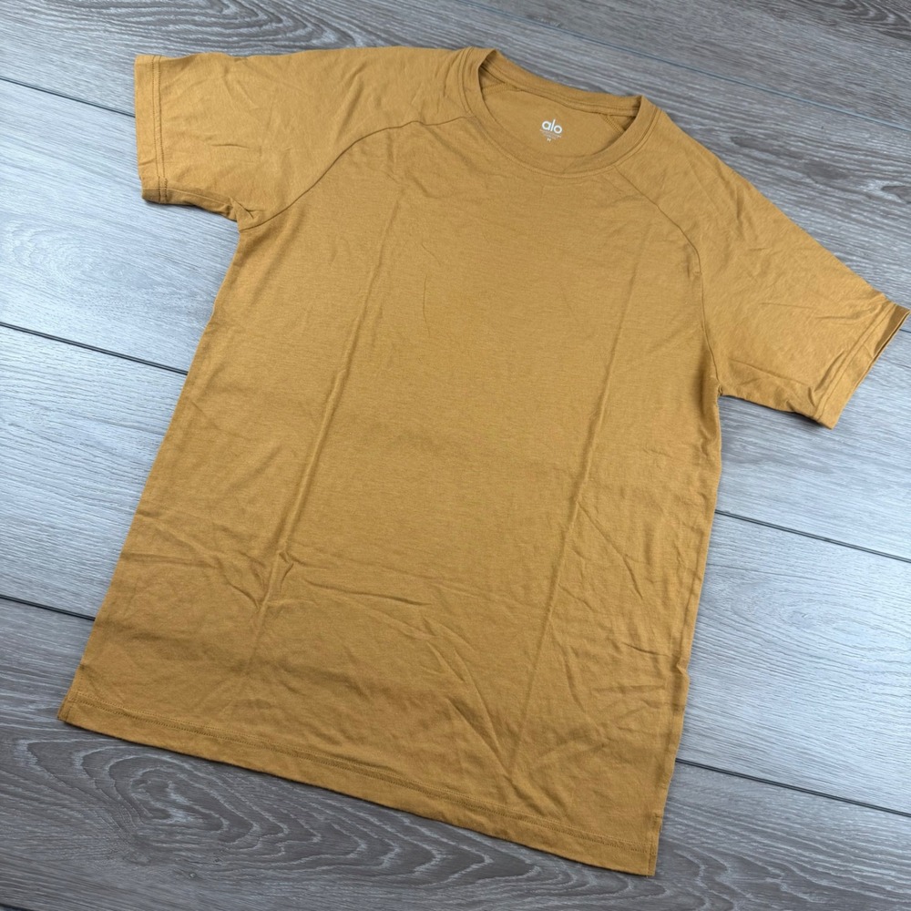 Alo Mens T-Shirt Short Sleeve Raglan Crew Neck Mustard Yellow M